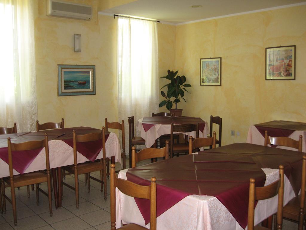 Hotel Eleonora Rimini Zewnętrze zdjęcie