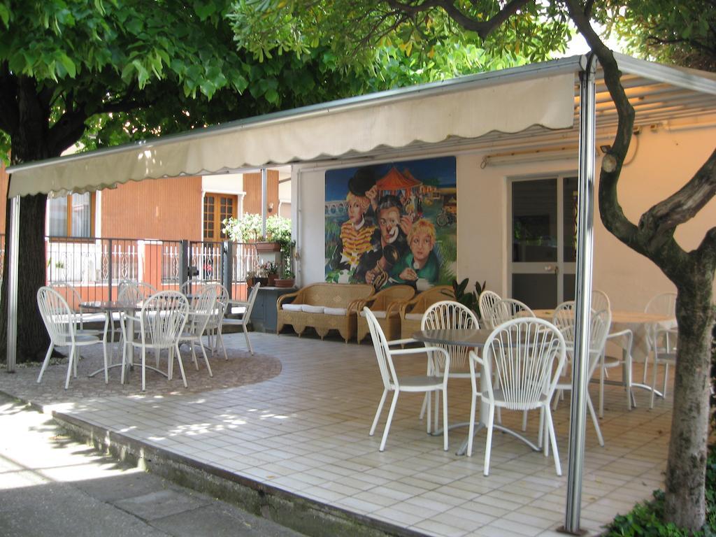 Hotel Eleonora Rimini Zewnętrze zdjęcie