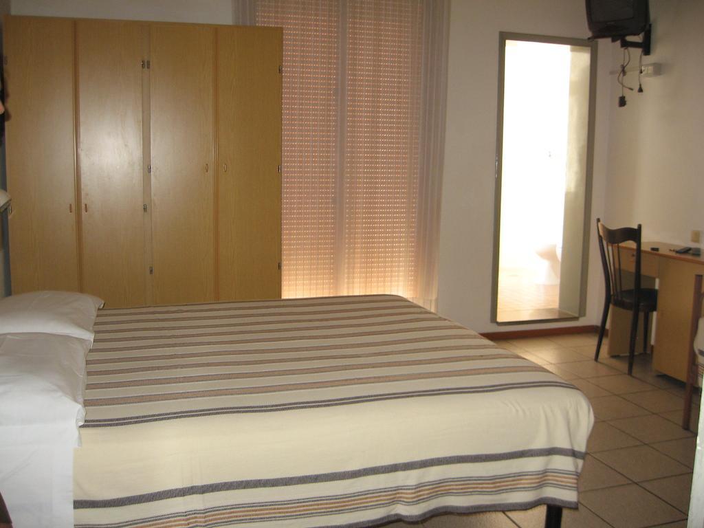 Hotel Eleonora Rimini Pokój zdjęcie
