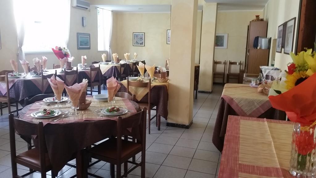 Hotel Eleonora Rimini Zewnętrze zdjęcie